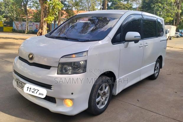 Toyota Voxy 2008 Pearl