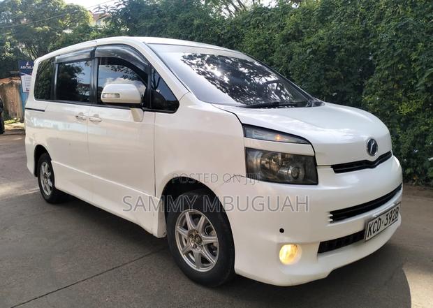 Toyota Voxy 2008 Pearl