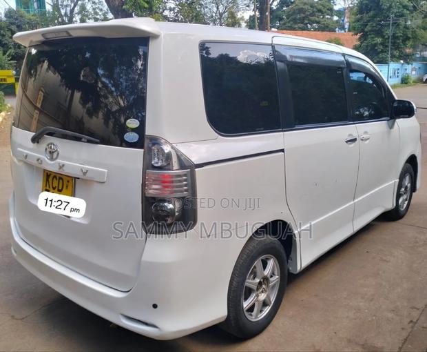 Toyota Voxy 2008 Pearl