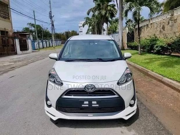 Toyota Sienta 2018 White