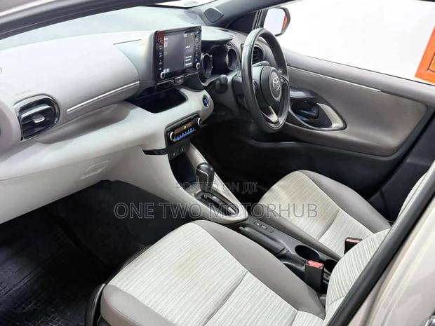 Toyota Yaris 2018 Silver