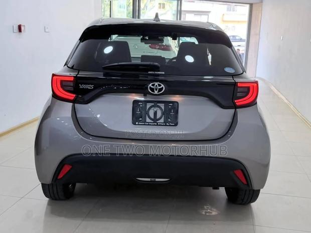 Toyota Yaris 2018 Silver
