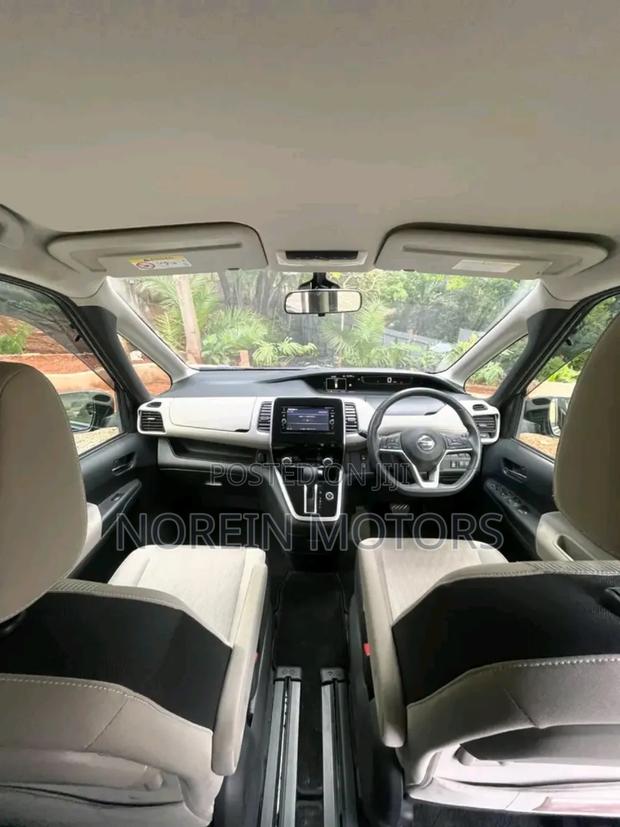Nissan Serena 2018 Blue