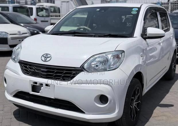 Toyota Passo 2018 White