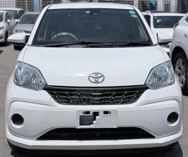Toyota Passo 2018 White
