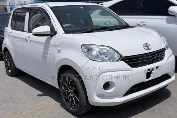 Toyota Passo 2018 White