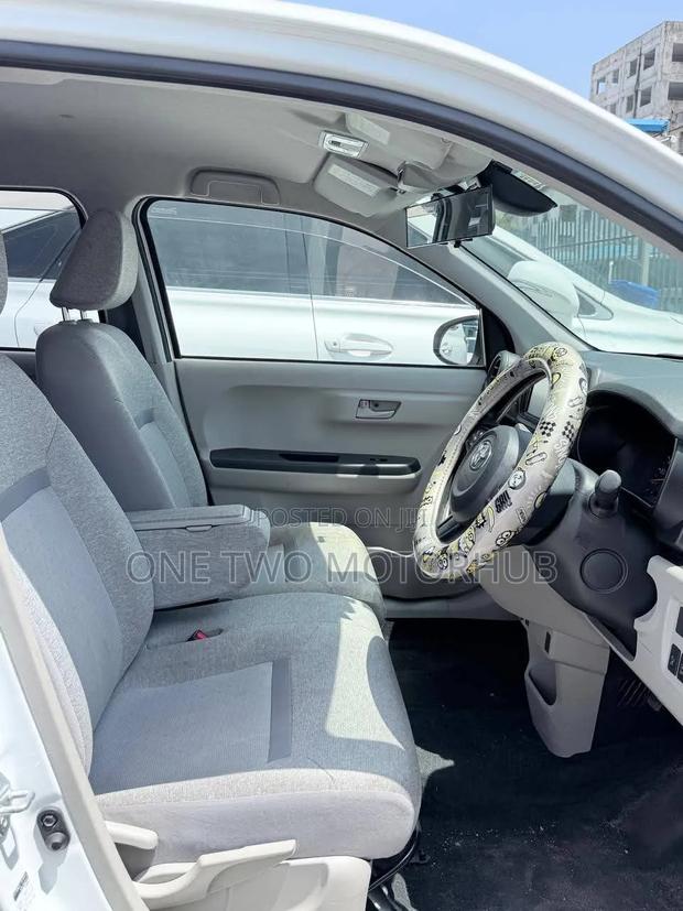 Toyota Passo 2018 White