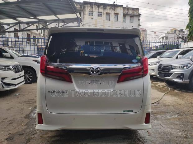 Toyota Alphard 2018 White