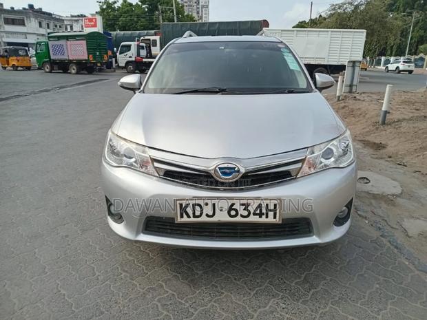 Toyota Corolla Fielder 2016 Silver