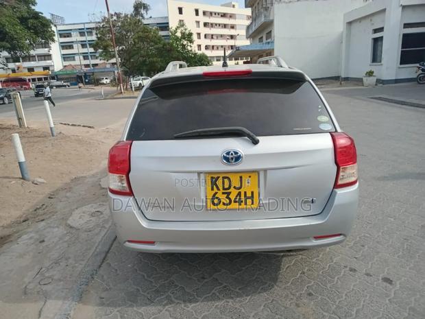 Toyota Corolla Fielder 2016 Silver