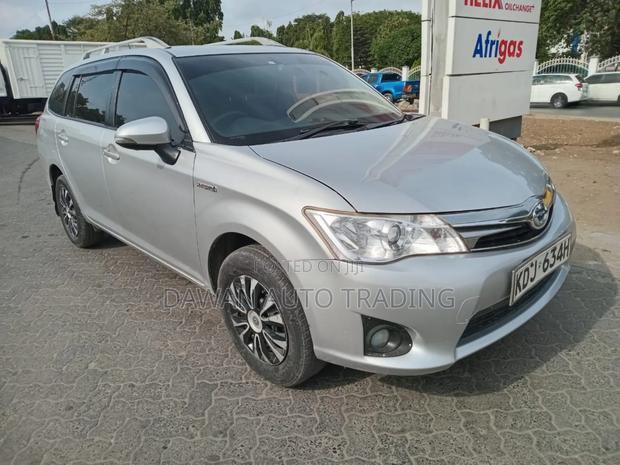 Toyota Corolla Fielder 2016 Silver