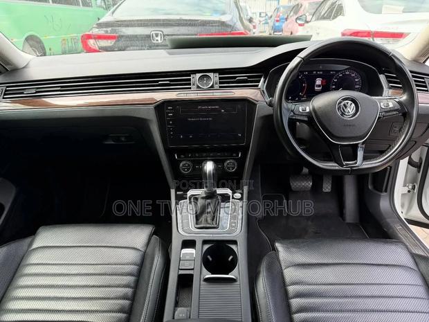 Volkswagen Passat 2018 White