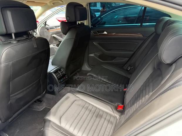 Volkswagen Passat 2018 White