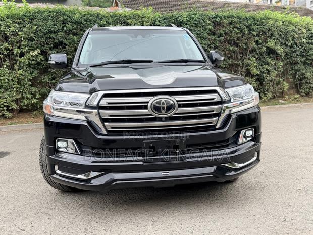 Toyota Land Cruiser 4.6 V8 AX G Selection 2018 Black