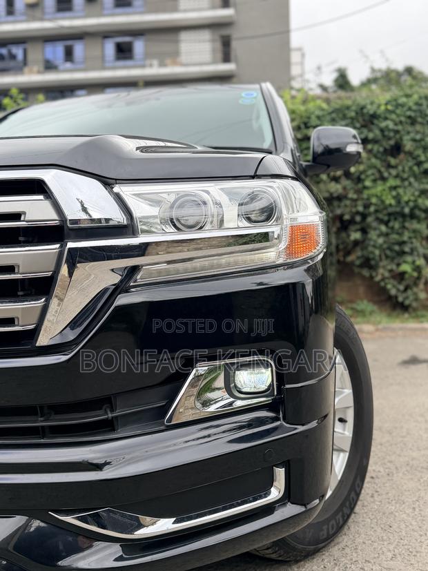 Toyota Land Cruiser 4.6 V8 AX G Selection 2018 Black