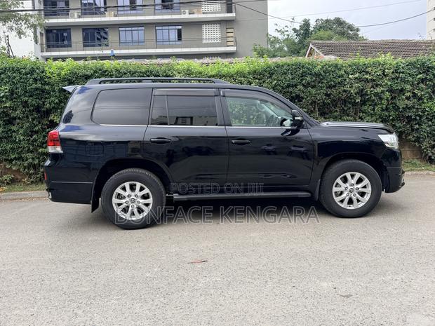 Toyota Land Cruiser 4.6 V8 AX G Selection 2018 Black