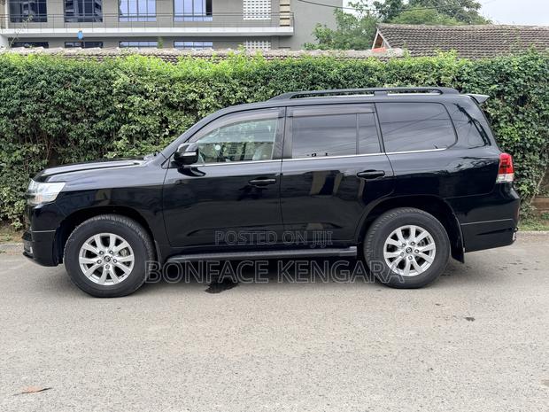 Toyota Land Cruiser 4.6 V8 AX G Selection 2018 Black