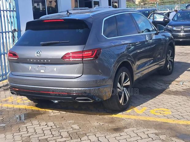 Volkswagen Touareg 2018 Gray