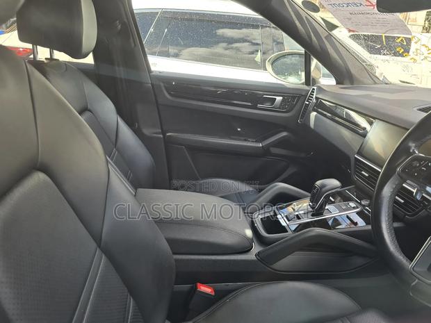 Porsche Cayenne Base AWD 2020 Ivory