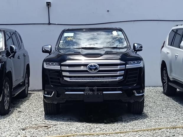Toyota Land Cruiser LC300 2023 Black