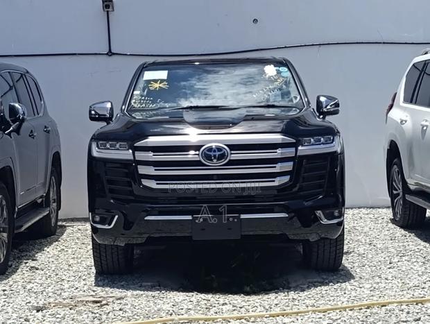 Toyota Land Cruiser LC300 2023 Matt Black