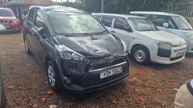 Toyota Sienta 1.5 FWD 2016 Black