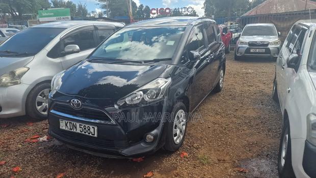 Toyota Sienta 1.5 FWD 2016 Black