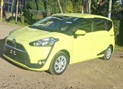 Toyota Sienta 1.5 Hybrid FWD 2019 Green for sale