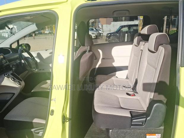 Toyota Sienta 1.5 Hybrid FWD 2019 Green