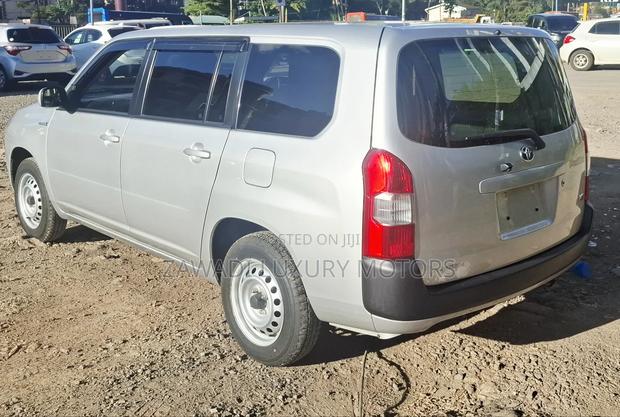 Toyota Probox 1.5 Hybrid DX Comfort 2019 Silver