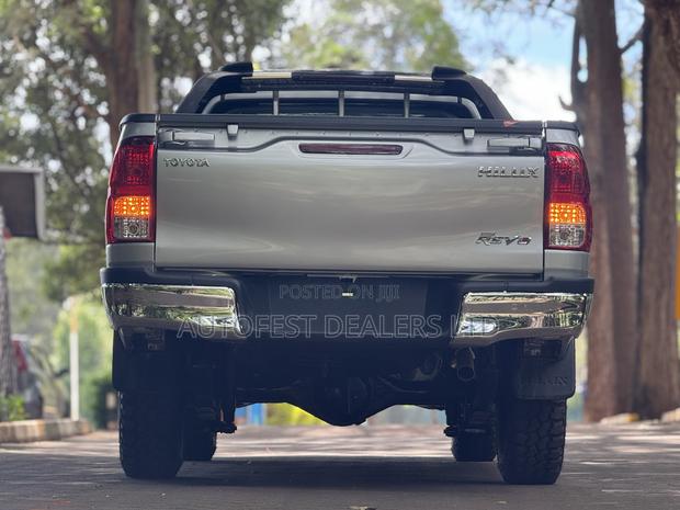 Toyota Hilux 2019 Gold