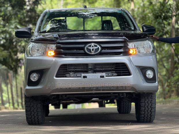 Toyota Hilux 2019 Gold