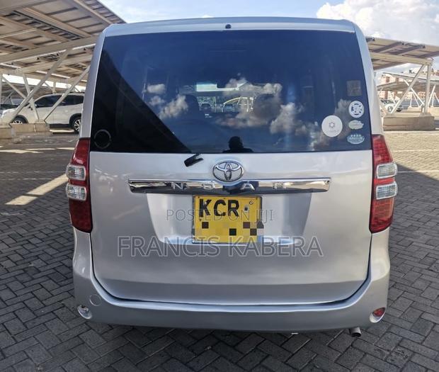 Toyota Noah 2012 Gray
