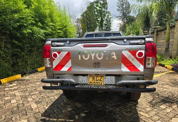 Toyota Hilux 2020 Gray
