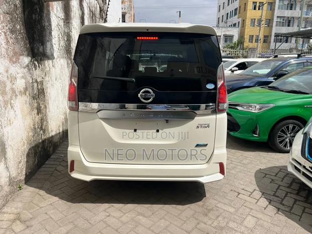 Nissan Serena 2018 White