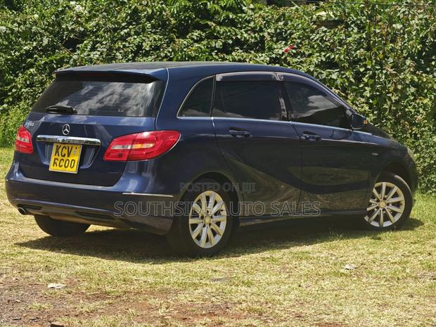Mercedes-Benz B-Class B180 Petrol 2012 Blue