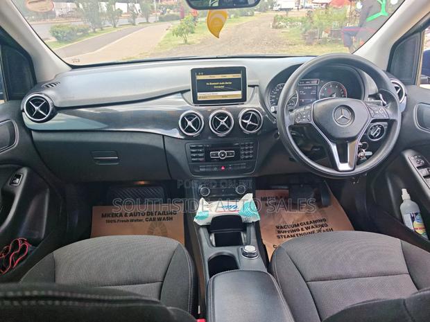 Mercedes-Benz B-Class B180 Petrol 2012 Blue