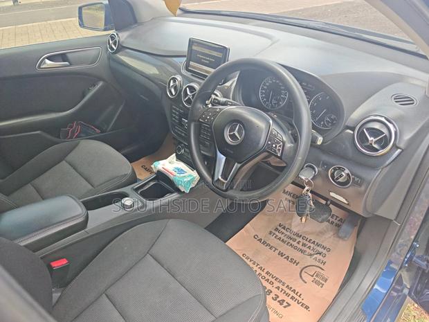 Mercedes-Benz B-Class B180 Petrol 2012 Blue
