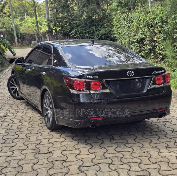 Toyota Crown 2018 Black