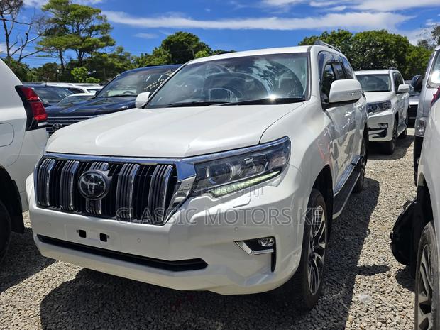 Toyota Land Cruiser Prado Kakadu 2022 White