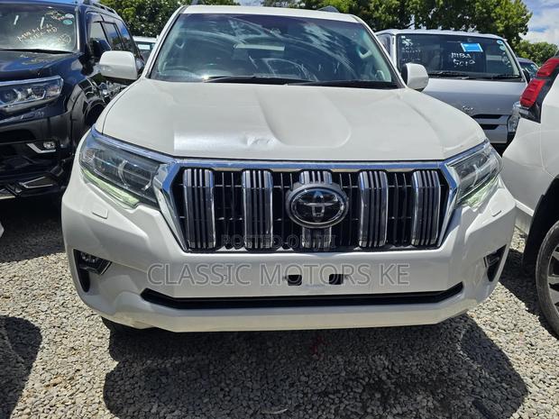 Toyota Land Cruiser Prado Kakadu 2022 White