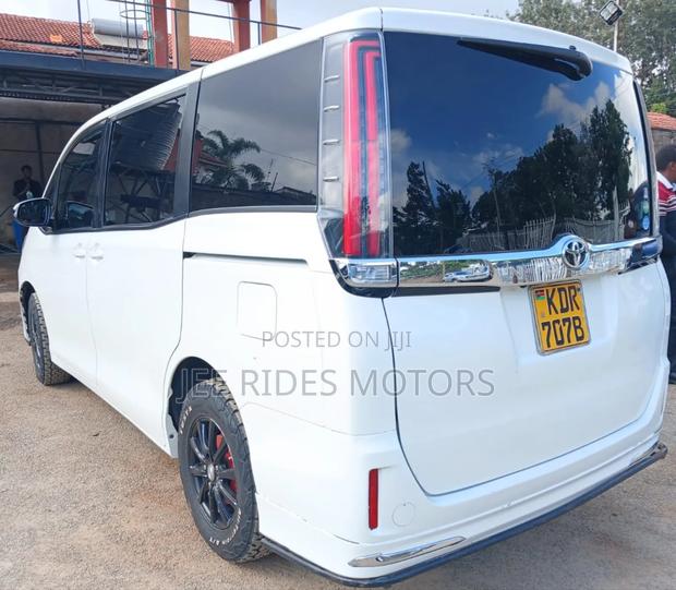 Toyota Noah 2.0 FWD (8 Seater) 2018 White