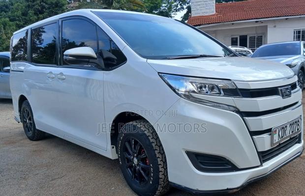 Toyota Noah 2.0 FWD (8 Seater) 2018 White