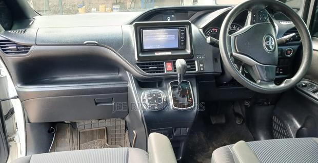 Toyota Noah 2.0 FWD (8 Seater) 2018 White
