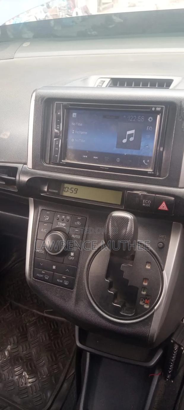 Toyota Wish 2014 Blue