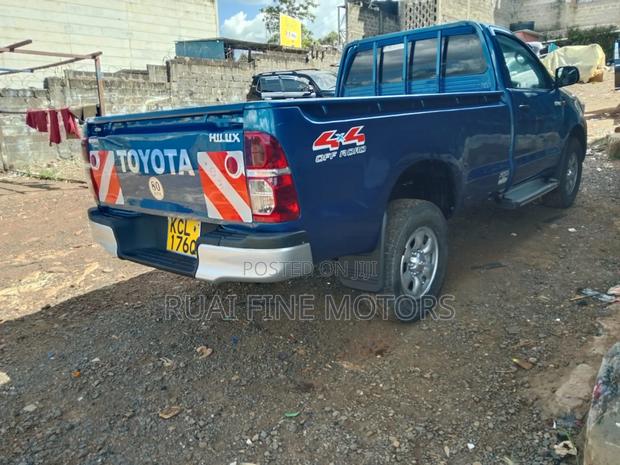 Toyota Hilux 2010 Blue
