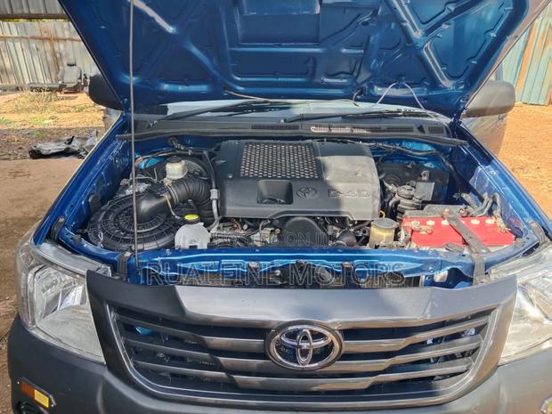 Toyota Hilux 2010 Blue