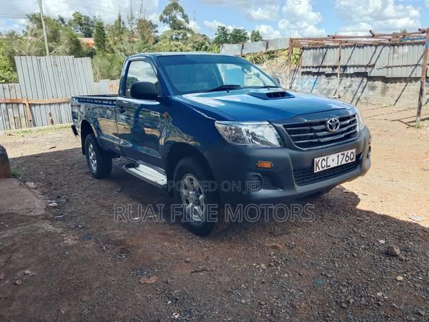Toyota Hilux 2010 Blue