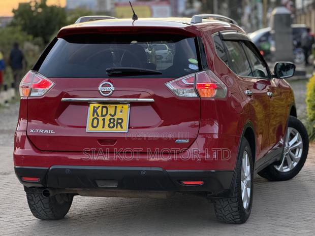 Nissan X-Trail 2.0 Petrol AWD 2015 Red
