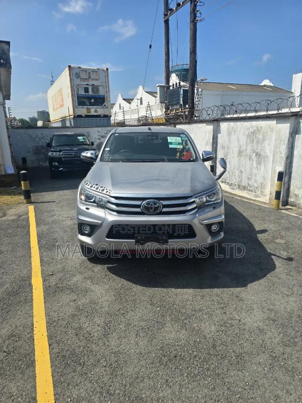 Toyota Hilux Revo Double Cab Deisel 2.4 AWD 2019 Silver
